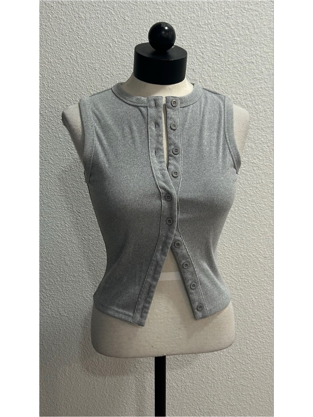 Women’s Gray Solid Ribbed Knit Tank Top Button Front Round Neck Size XS-Small
